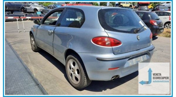 ALFA ROMEO 147 W8 del 2001 parti usate e ricambi