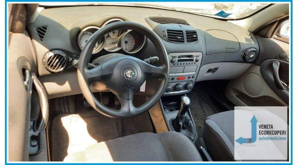 ALFA ROMEO 147 W8 del 2001 parti usate e ricambi