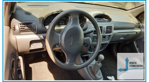 RENAULT CLIO 2a Serie  del 2000 parti usate e ricambi