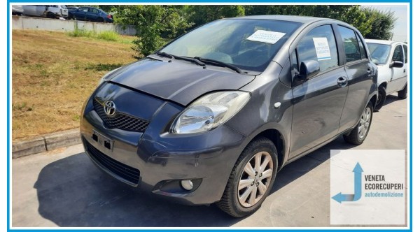 TOYOTA YARIS  del 2009 parti usate e ricambi