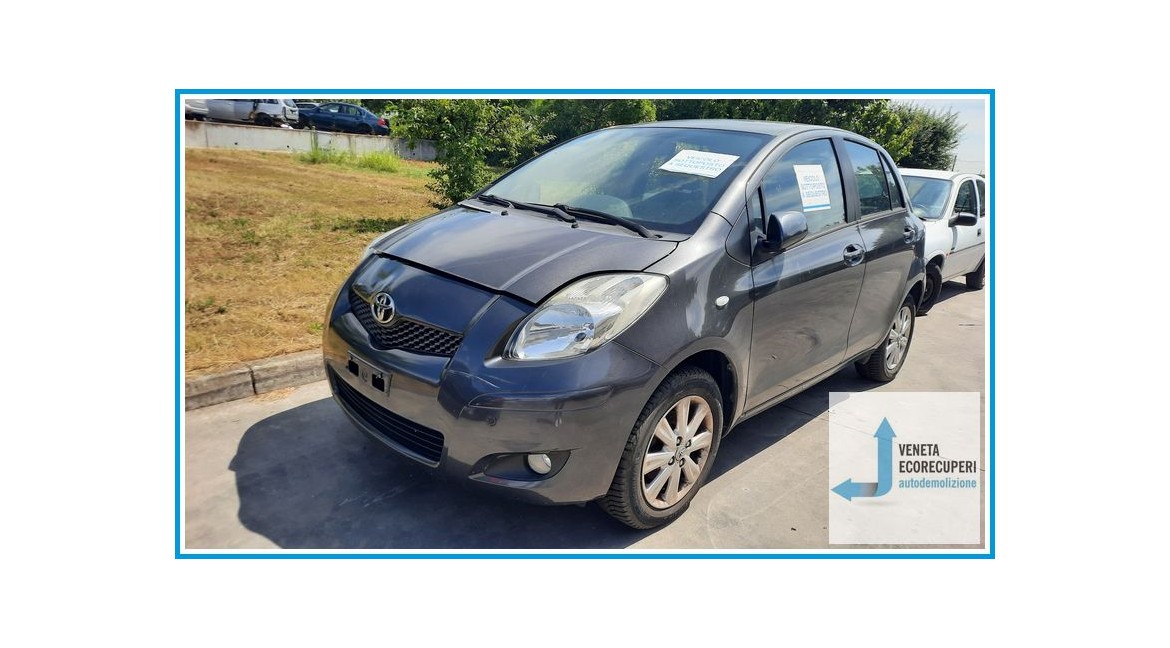 TOYOTA YARIS  del 2009 parti usate e ricambi