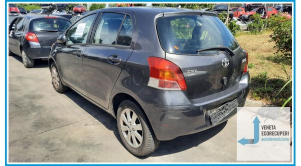 TOYOTA YARIS  del 2009 parti usate e ricambi