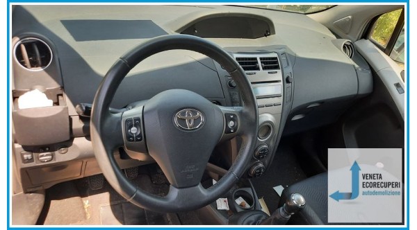 TOYOTA YARIS  del 2009 parti usate e ricambi