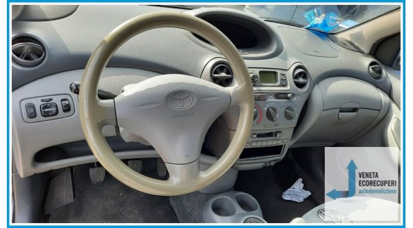 TOYOTA YARIS JPP del 2000 parti usate e ricambi