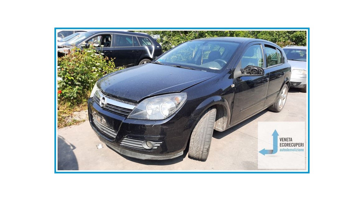 OPEL ASTRA A04 del 2004 parti usate e ricambi