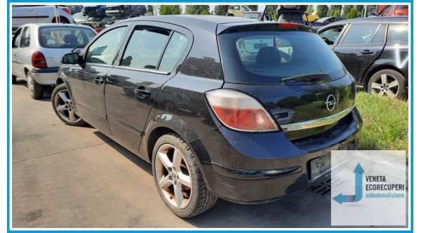 OPEL ASTRA A04 del 2004 parti usate e ricambi