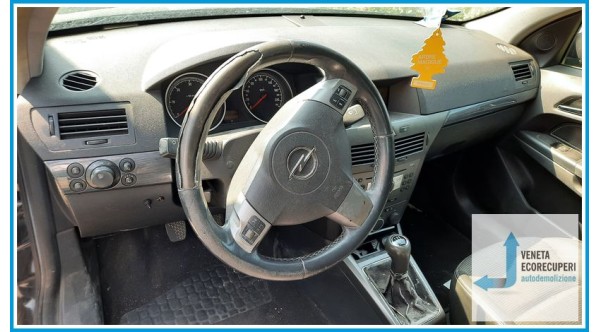 OPEL ASTRA A04 del 2004 parti usate e ricambi