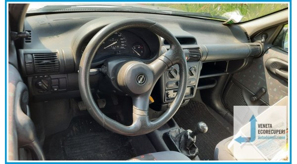 OPEL CORSA S93 del 1997 parti usate e ricambi