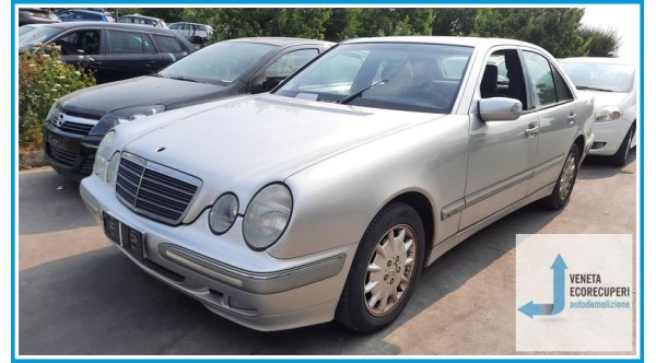 MERCEDES-BENZ Classe E W/S210 del 2001 parti usate e ricambi