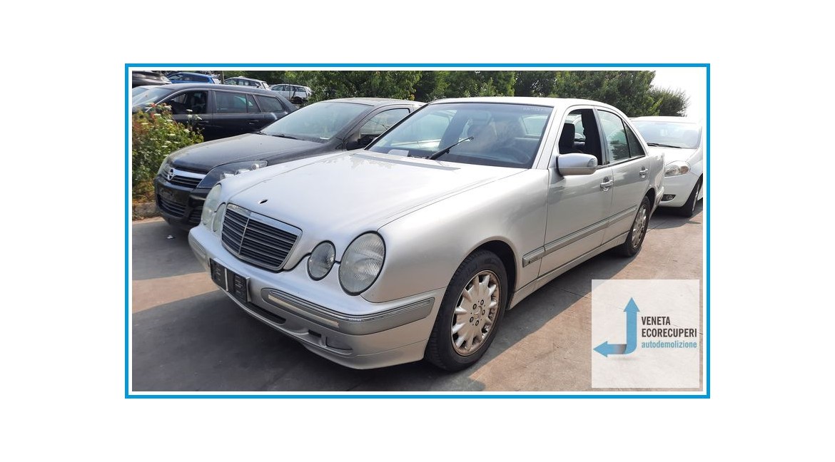 MERCEDES-BENZ Classe E W/S210 del 2001 parti usate e ricambi