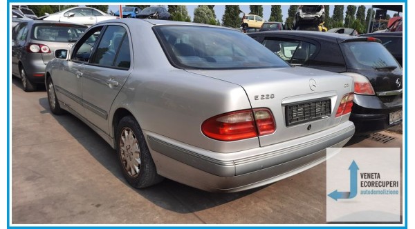 MERCEDES-BENZ Classe E W/S210 del 2001 parti usate e ricambi