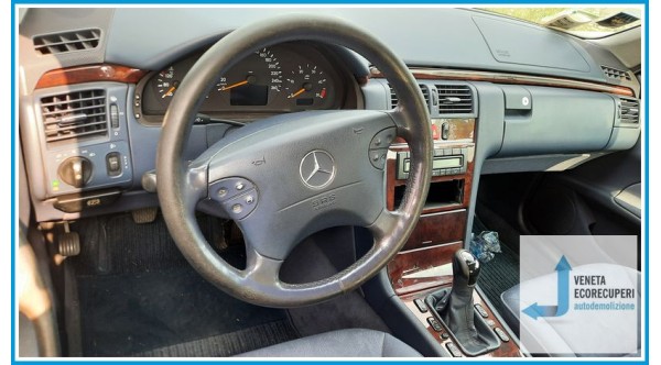 MERCEDES-BENZ Classe E W/S210 del 2001 parti usate e ricambi