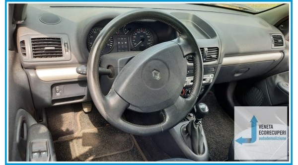 RENAULT CLIO 2a Serie  del 2002 parti usate e ricambi