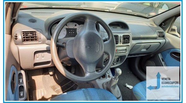 RENAULT CLIO 2a Serie  del 2000 parti usate e ricambi