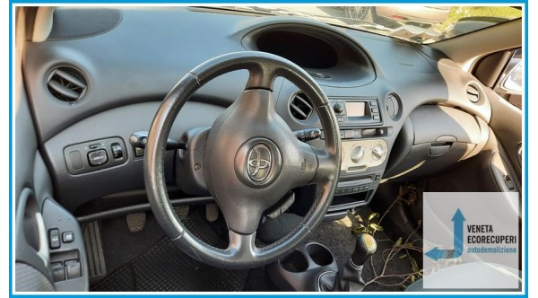TOYOTA YARIS FRP del 2003 parti usate e ricambi