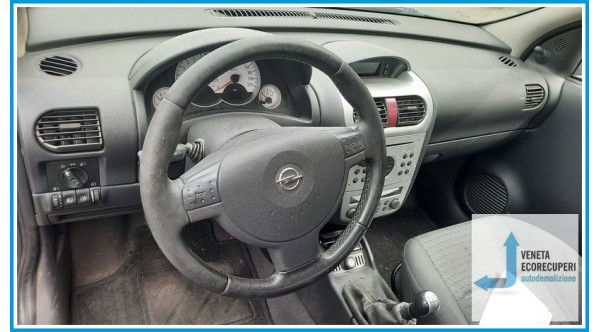 OPEL CORSA X01 del 2004 parti usate e ricambi