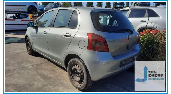 TOYOTA YARIS  del 2008 parti usate e ricambi