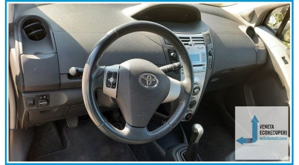 TOYOTA YARIS  del 2008 parti usate e ricambi