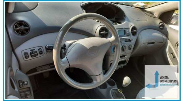 TOYOTA YARIS JPP del 2001 parti usate e ricambi