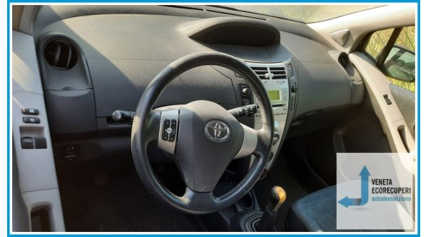 TOYOTA YARIS  del 2007 parti usate e ricambi