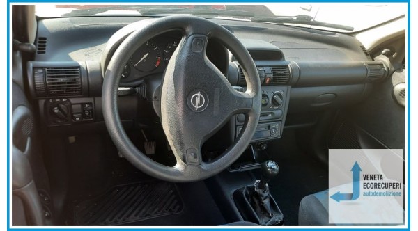 OPEL CORSA S93 del 1999 parti usate e ricambi