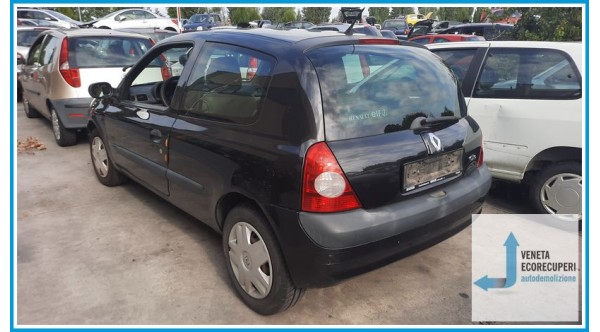 RENAULT CLIO 2a Serie  del 2002 parti usate e ricambi