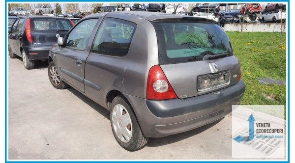 RENAULT CLIO 2a Serie  del 2003 parti usate e ricambi