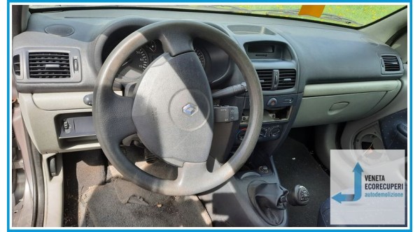 RENAULT CLIO 2a Serie  del 2003 parti usate e ricambi
