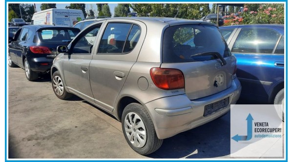 TOYOTA YARIS FRP del 2003 parti usate e ricambi