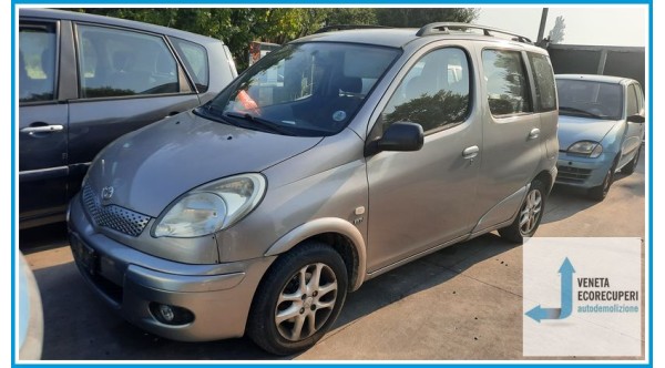 TOYOTA YARIS VERSO  del 2003 parti usate e ricambi