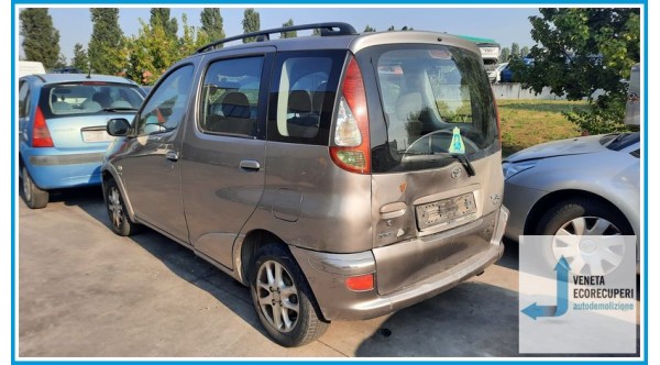 TOYOTA YARIS VERSO  del 2003 parti usate e ricambi