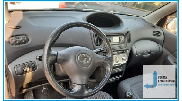 TOYOTA YARIS VERSO  del 2003 parti usate e ricambi