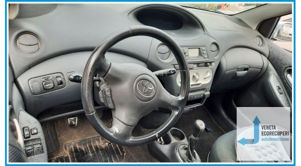 TOYOTA YARIS JPP del 2004 parti usate e ricambi