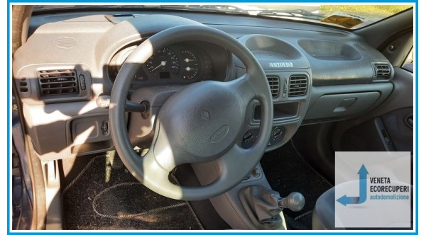 RENAULT CLIO 2a Serie  del 1998 parti usate e ricambi