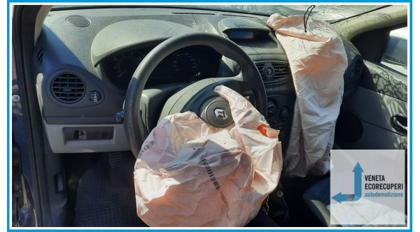 RENAULT CLIO 3a Serie  del 2005 parti usate e ricambi
