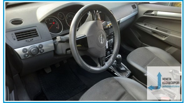 OPEL ASTRA A04 del 2007 parti usate e ricambi