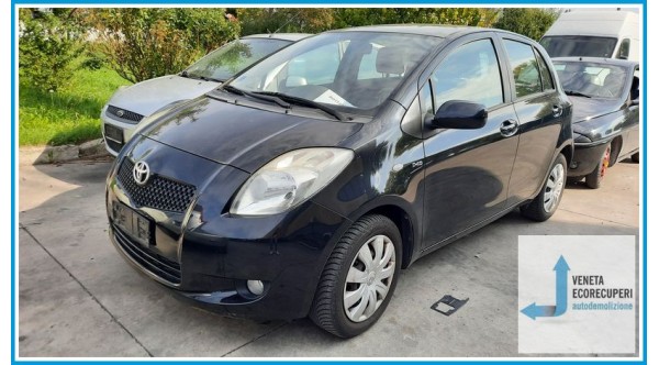 TOYOTA YARIS  del 2007 parti usate e ricambi