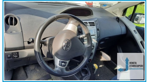 TOYOTA YARIS  del 2007 parti usate e ricambi