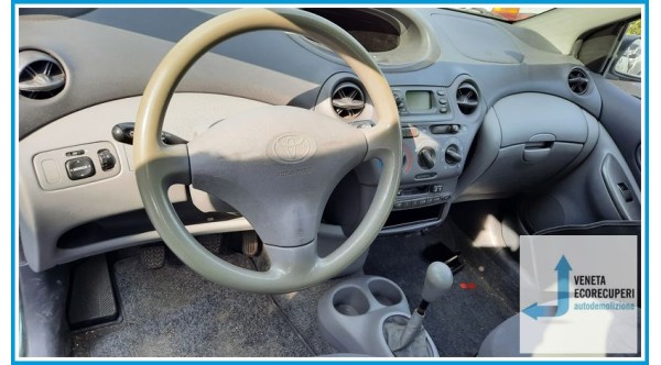 TOYOTA YARIS JPP del 2001 parti usate e ricambi