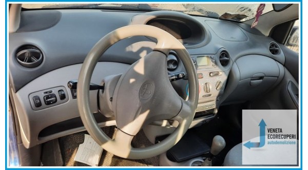 TOYOTA YARIS JPP del 2000 parti usate e ricambi