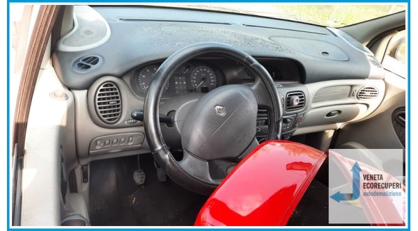RENAULT SCENIC  del 2000 parti usate e ricambi