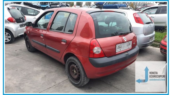 RENAULT CLIO 2a Serie  del 2004 parti usate e ricambi