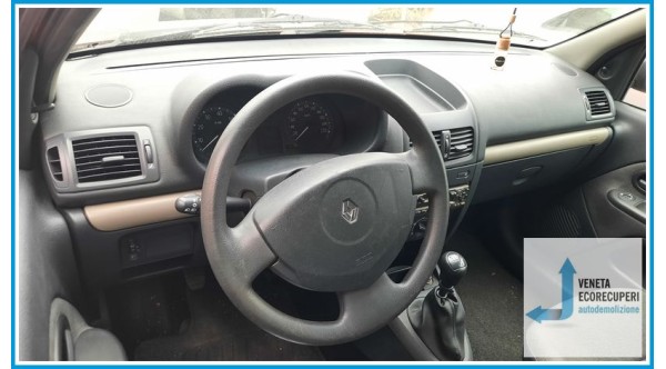 RENAULT CLIO 2a Serie  del 2004 parti usate e ricambi