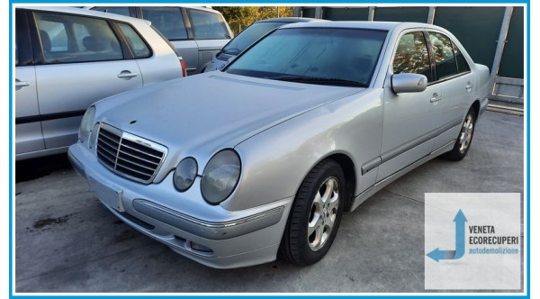 MERCEDES-BENZ Classe E W/S210 del 2001 parti usate e ricambi