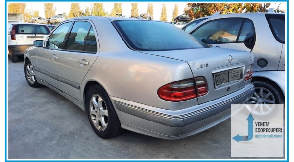 MERCEDES-BENZ Classe E W/S210 del 2001 parti usate e ricambi