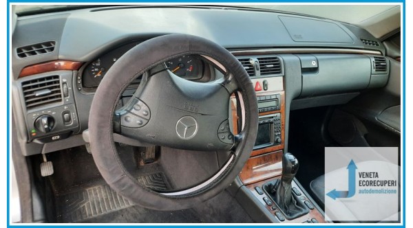 MERCEDES-BENZ Classe E W/S210 del 2001 parti usate e ricambi