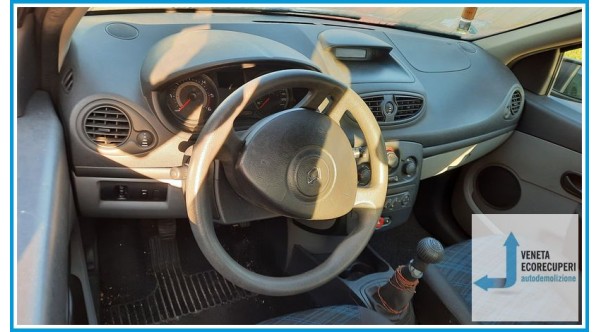 RENAULT CLIO 3a Serie  del 2006 parti usate e ricambi