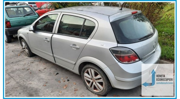 OPEL ASTRA A04 del 2009 parti usate e ricambi