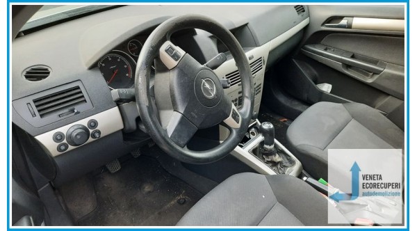 OPEL ASTRA A04 del 2009 parti usate e ricambi