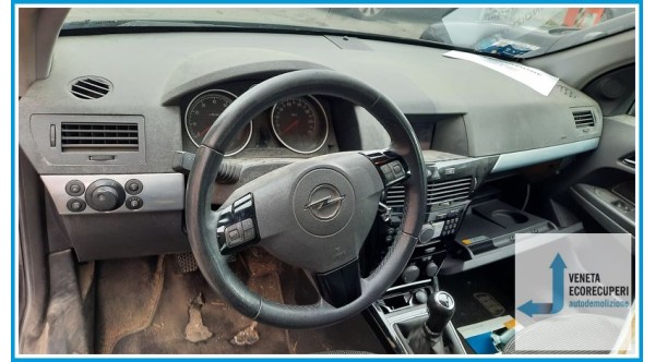 OPEL ASTRA A04 del 2008 parti usate e ricambi